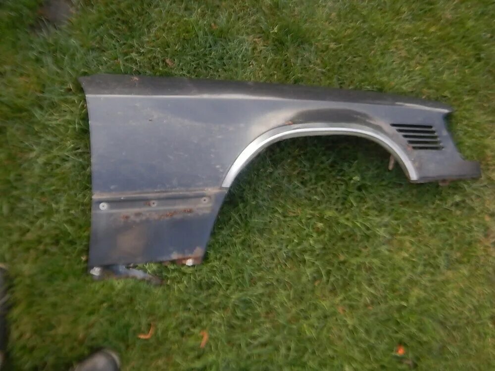 Крыло 124. Крыло переднее правое mercedes w124. Крыло левое мерседес 124. Крыло мерседес 124 волчок. Крыло мерседес 124.