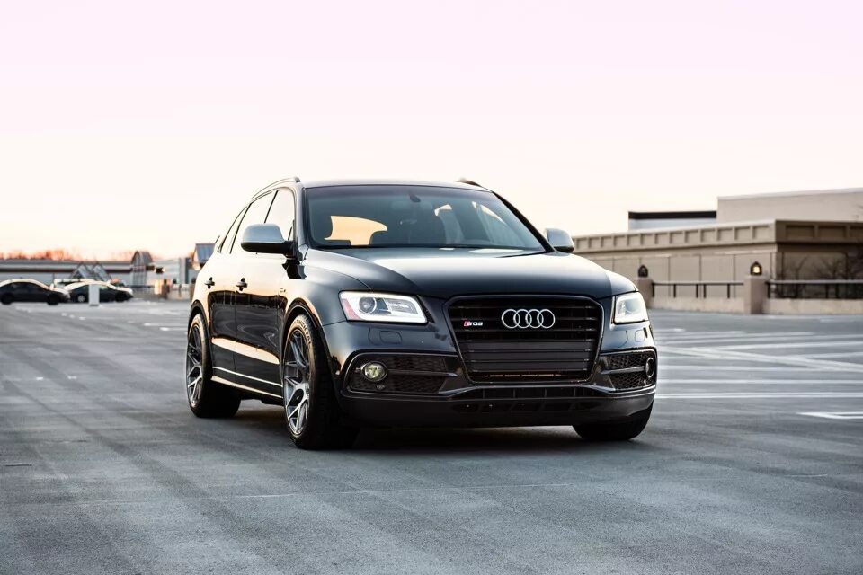 Q sq s. Черная Ауди sq5. Ауди sq5 2015. Audi q5 2009 Black. Audi q5 2014.