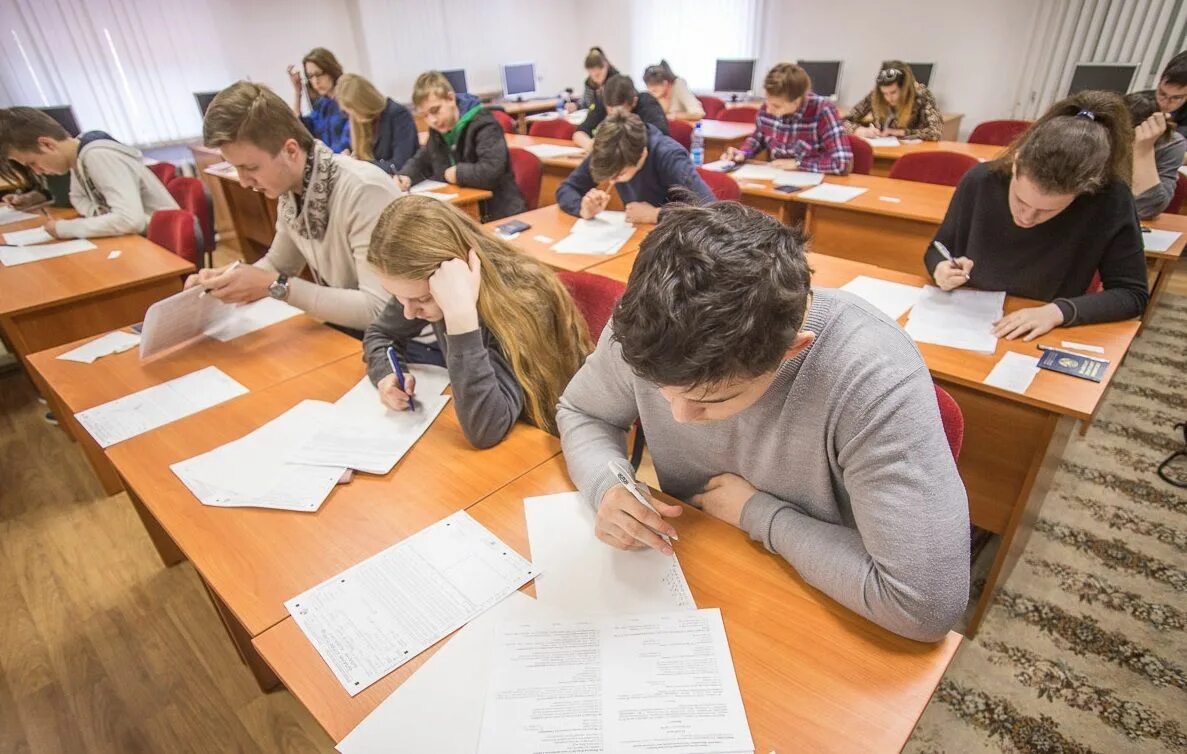 Репетиционное тестирование в рб 2025. Цт экзамен в беларуси. централизованное тестирование беларусь. аудитория экзамен. вступительные экзамены в вузы.