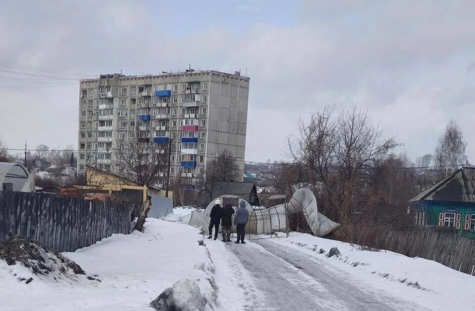 Бури на сегодня новокузнецк. Ветер в Кузбассе Новокузнецк. Штормовой ветер в городе. Ураган в Кемерово. Кузбасс город.