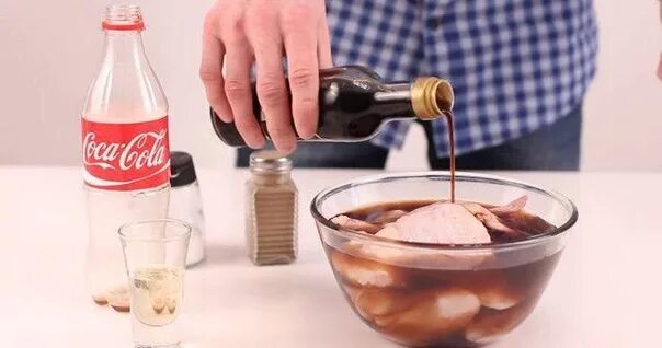 Coca cola lime. Опыты с колой. Кока кола и мясо эксперимент. Кока кола и мясо эксперимент. Кока кола мясо.