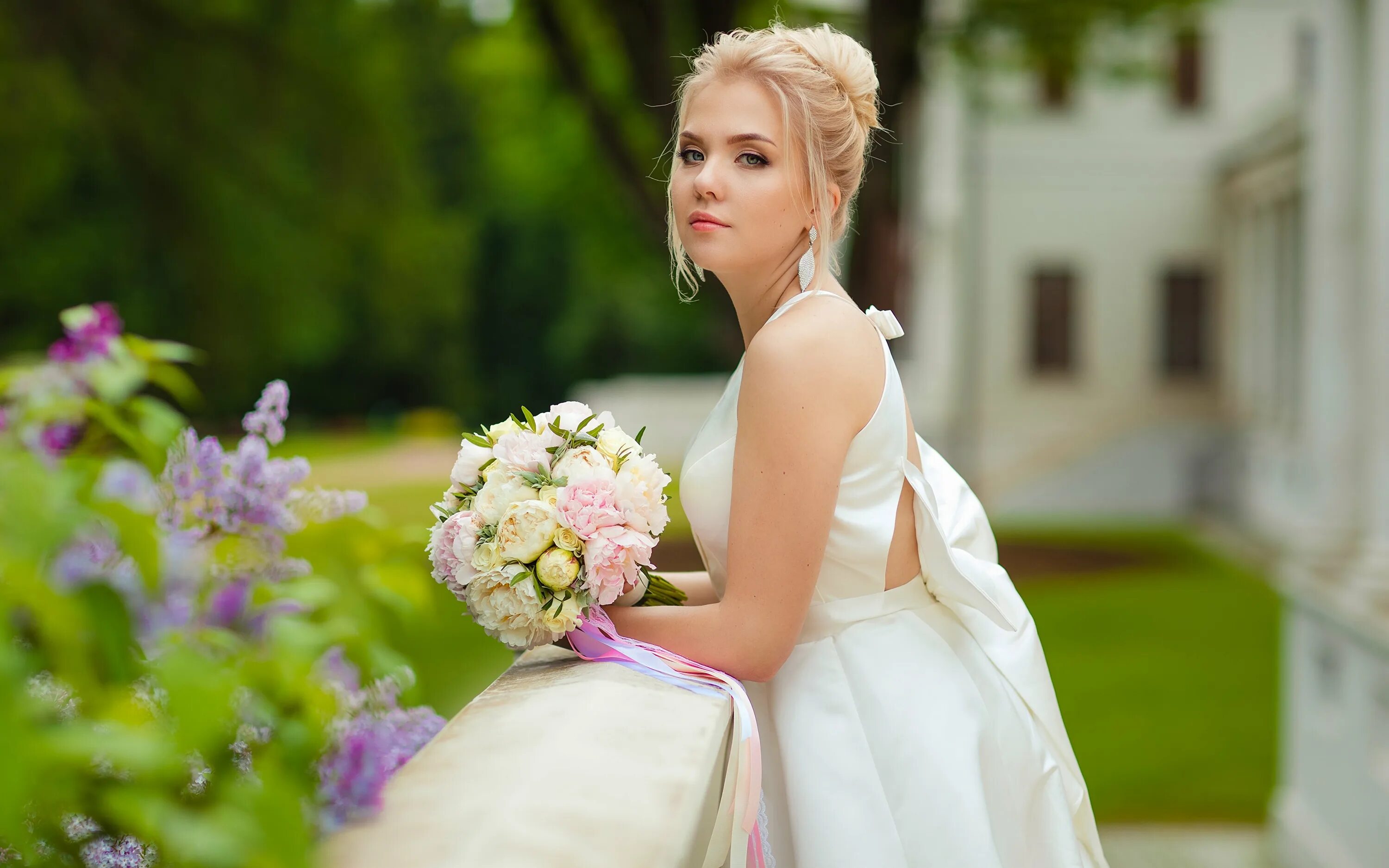 Красивая невеста. Невесты в свадебных платьях. Невеста блондинка в свадебном платье. Фотосессия в свадебном платье.