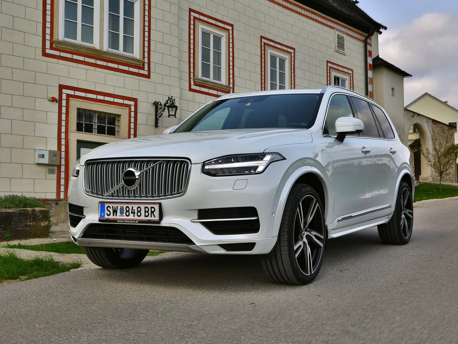 Volvo xc90 t8. Вольво хс90 2018. Volvo xc90 2017. Volvo xc90 t8 Hybrid. Xc90 гибрид