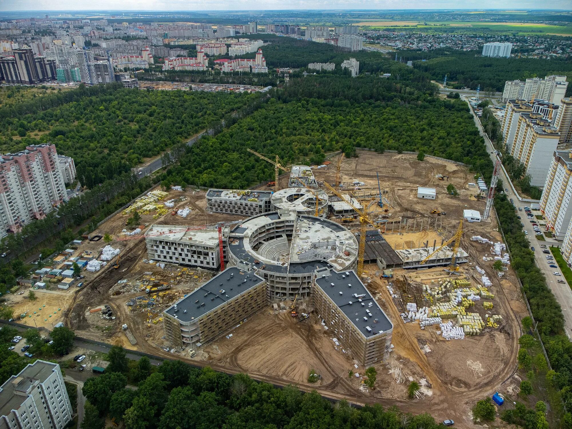 Самая большая новая. Мегашкола Воронеж проект. Новая школа в Воронеже на Московском проспекте. Стройка. Самая большая школа в Воронеже.