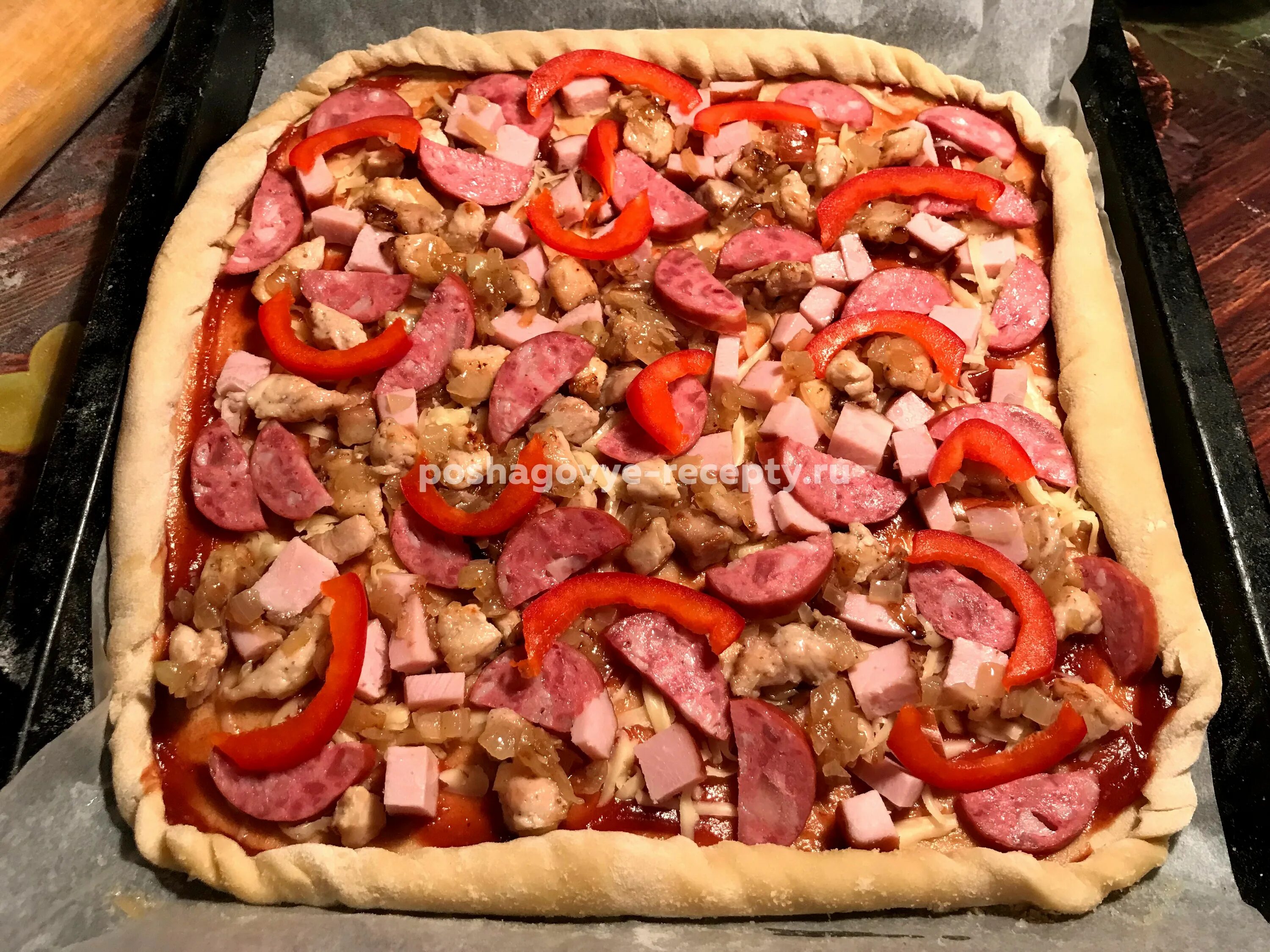 Домашняя пицца без колбасы. Пицца мясная. Пицца с мясом. Вкусная мясная пицца. Пицца домашняя мясная.