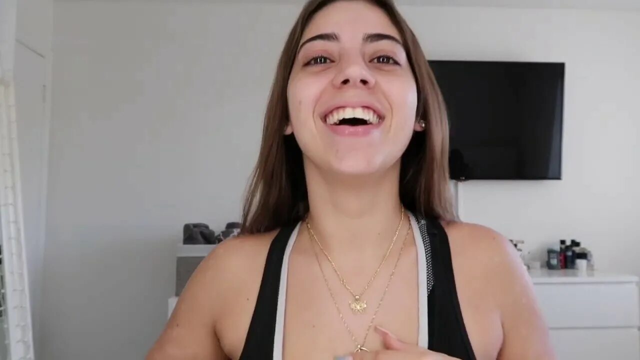 First video ever. Indentfirst видео. First video ever. 23 апреля 2005 ютуб. Карли бибел блоггер.