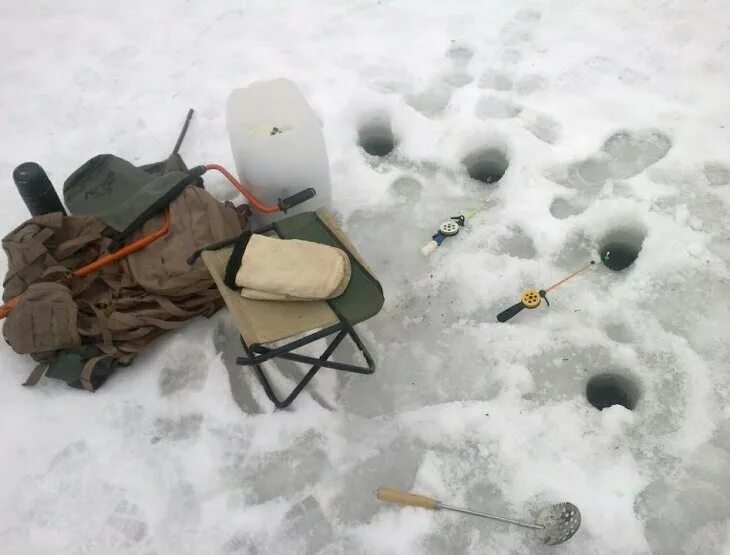 Зимние рыболовные удочки. Зимняя рыбалка. Приспособления необходимые для зимней рыбалки. Зимняя рыбалка для начинающих. Оснастка блеснилки зимней на окуня.