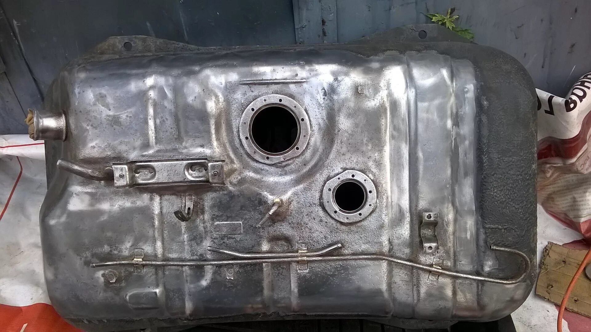 Бензобак celica. Мангал из бензобака автомашины. Бак автомобиля. Покрасить бензобак мотоцикла. Бензобак автомобиля.
