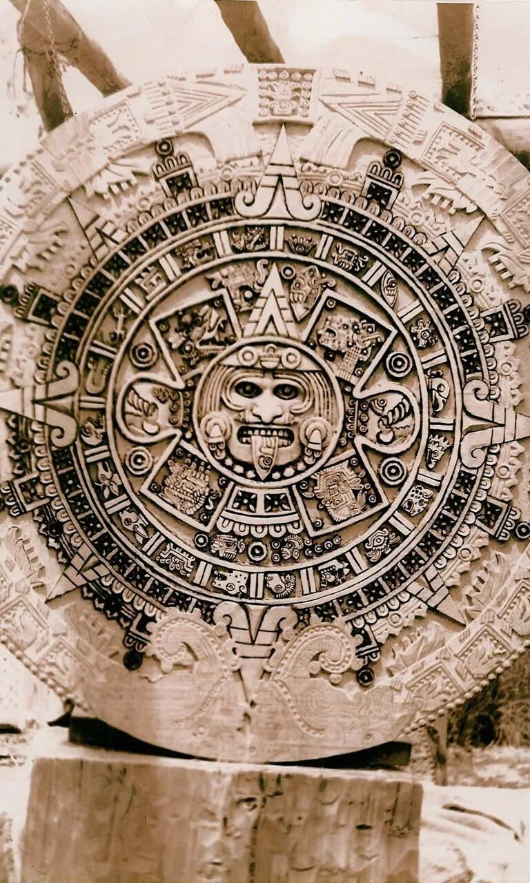 Календарь майя слушать кратко. Камень солнца ацтеков. Солнечный календарь ацтеков. Солнечный календарь Майя. Календарь мая.