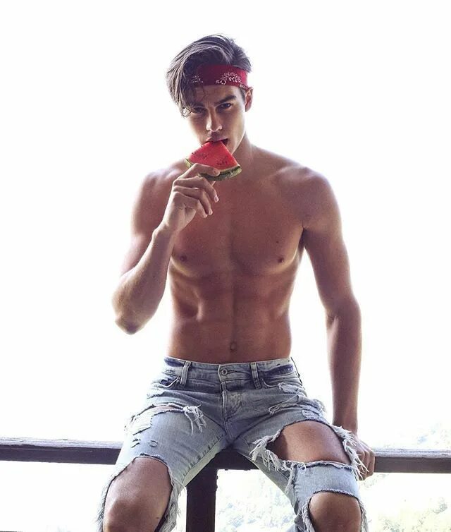 Мужик молодого пассива. Красивые фигуры у молодых парней. Красивые парни 20 лет оголенные. Красивые голые узбекские юноши. Сладкие мальчики.