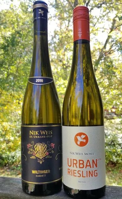 Nik weis riesling. Урбан Рислинг Мозель. Urban Riesling вино. Вино Мозель Рислинг. Nik Weis Urban Riesling.