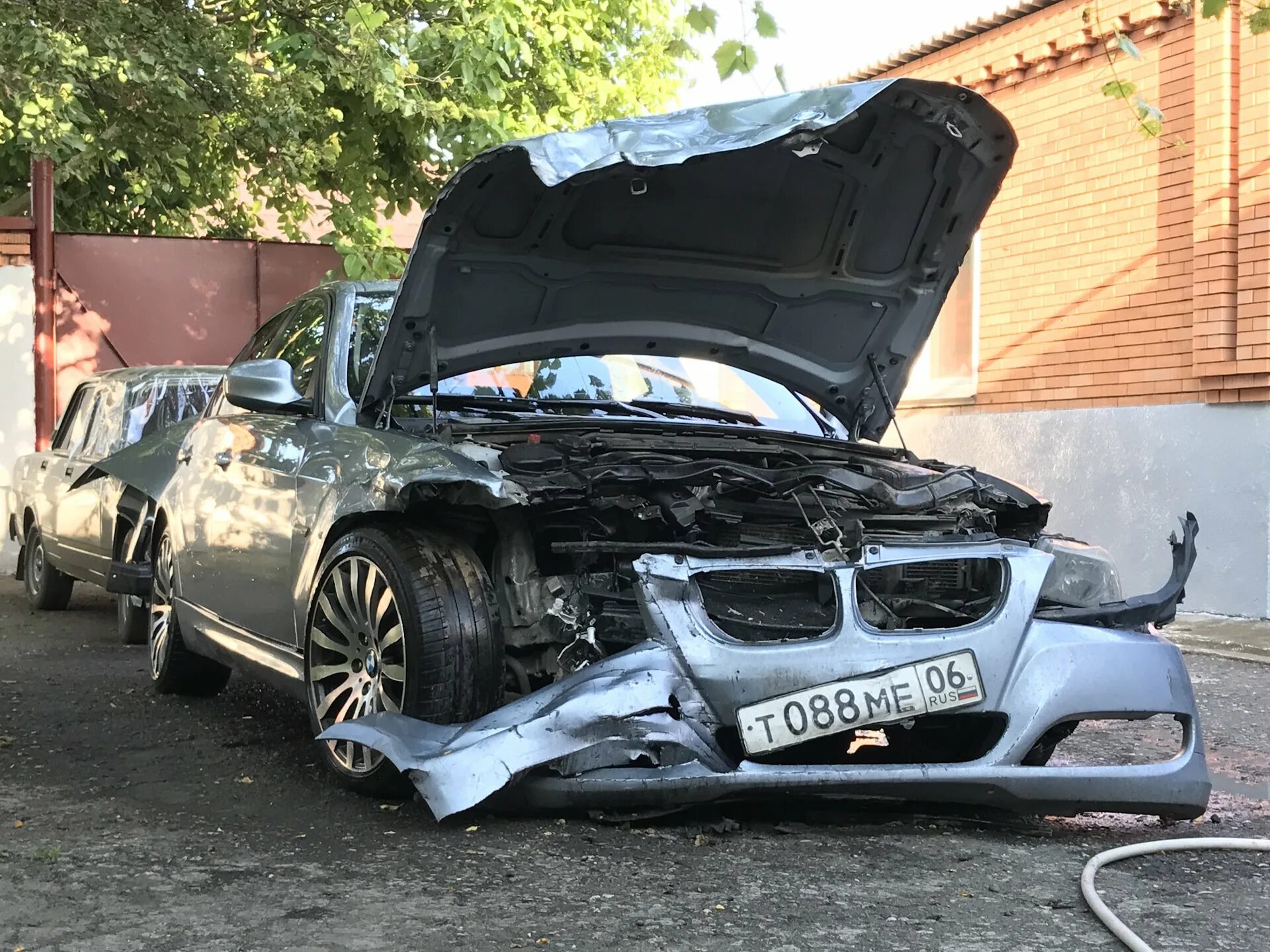 Разбей авто. BMW e60 Разбитая. БМВ м5 е60 битая. Разбитая БМВ м5 е60. BMW 5 e60 битая.