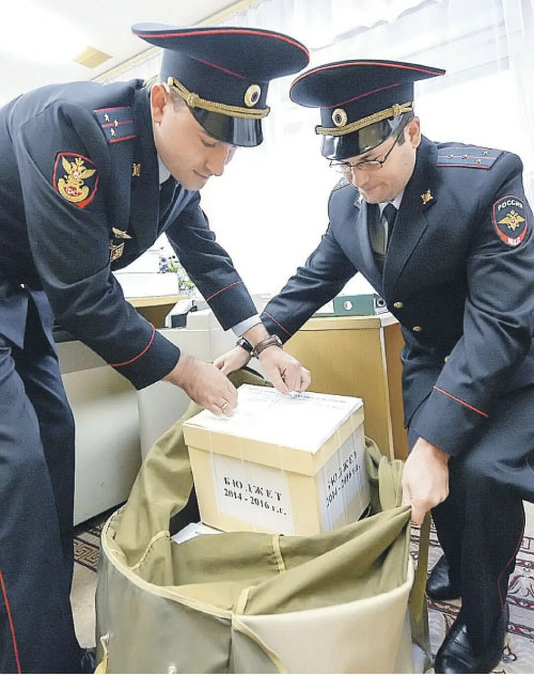 Фельдъегерская связь это. Фельдъегерская служба РФ государственная фельдъегерская. Фельдъегерь ГФС. Фельдъегерская Почтовая служба вс РФ. Форма фельдъегерской службы России.