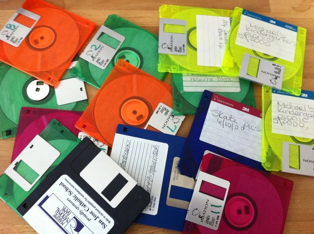 25 дюймовые дискеты. 3. 5 перемычки. Дискеты – флоппи-диски, гибкие диски. Дискета 5.