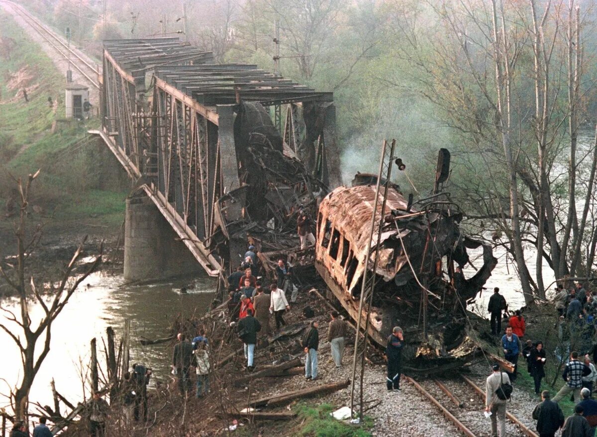Сербия 1999 год. Бомбёжка Белграда 1999. Сербия бомбардировки НАТО 1999 Югославия. Бомбардировка Косово 1999.