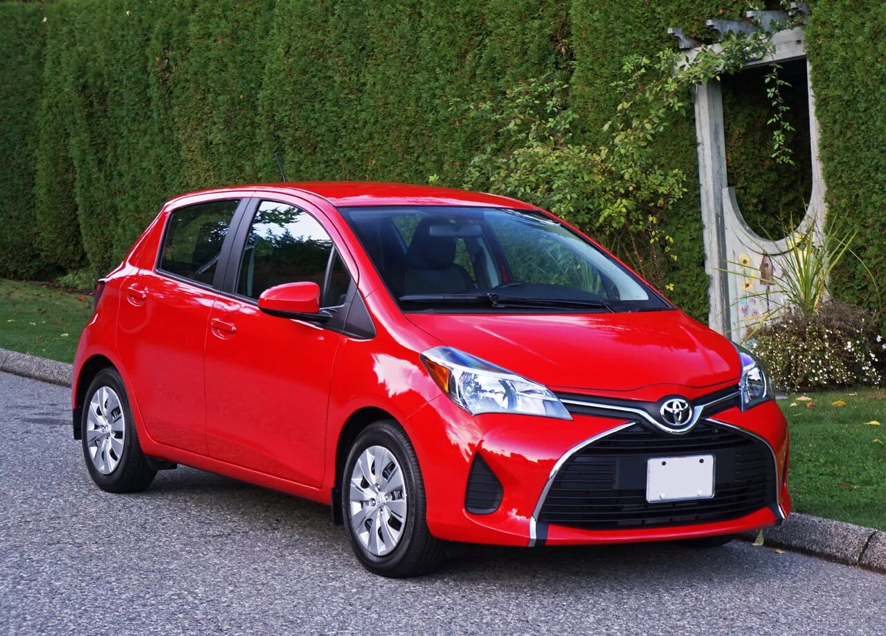 Toyota Yaris 2015. Тойота Ярис хэтчбек. Тойота Ярис хэтчбек 2015. Toyota Yaris 4. Хэтчбеки в россии купить