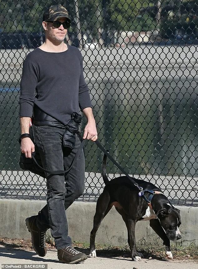 Собака затмевала. Is it his dog или has it his dog. While he walk his dog he meet. Art of manliness. While he walk his dog he meet.