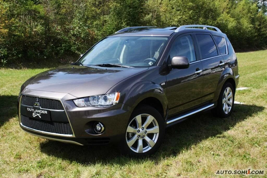 Мицубиси аутлендер хл 2010. Mitsubishi Outlander 2010. Mitsubishi Outlander 2 XL. Мицубиси Аутлендер XL 2010. Mitsubishi Outlander XL 2011.