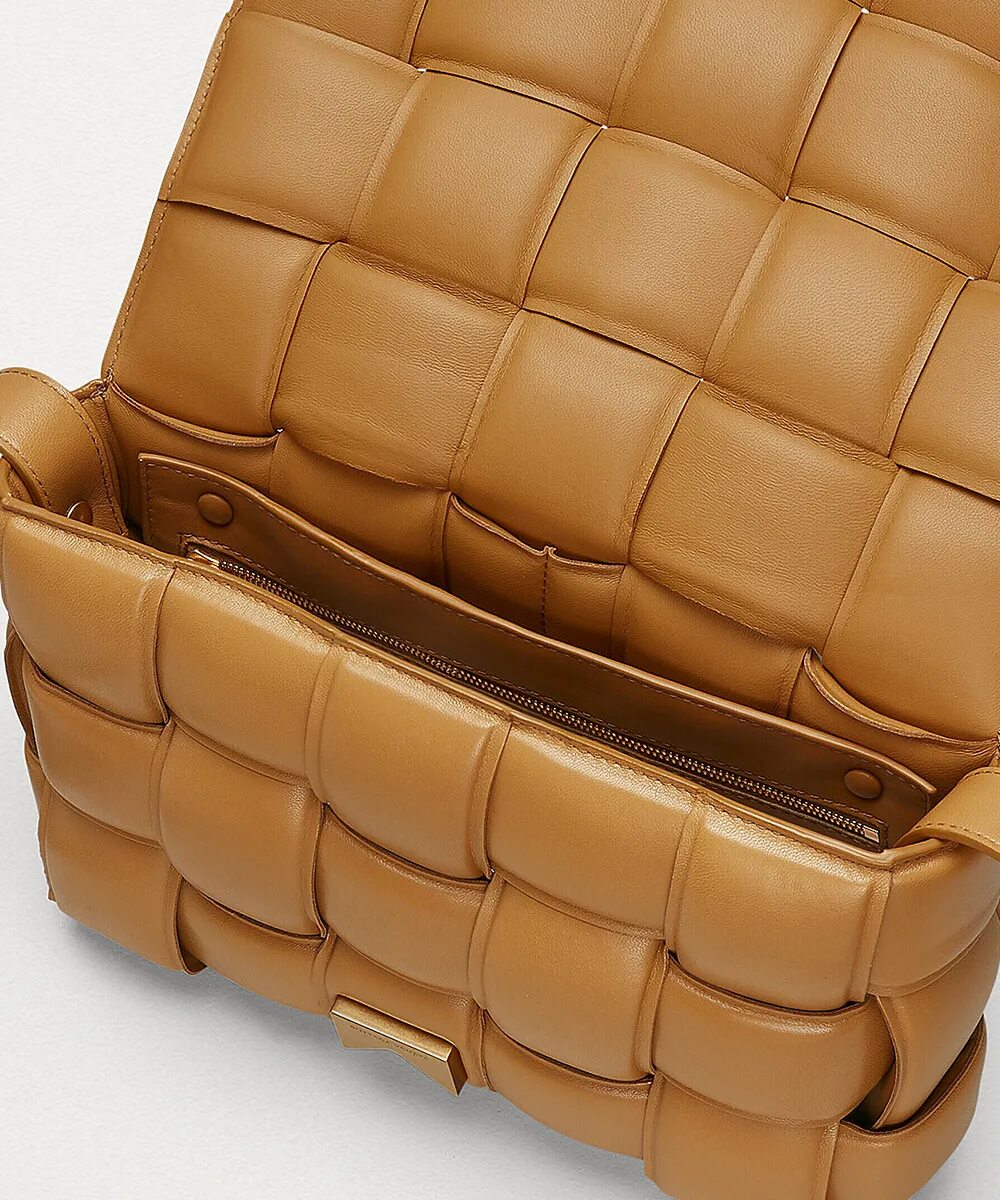 Сумка боттега венета padded cassette. Сумка bottega veneta cassette mini. Сумка bottega veneta cassette. Bottega veneta cassette. Боттега венета сумки cassette.