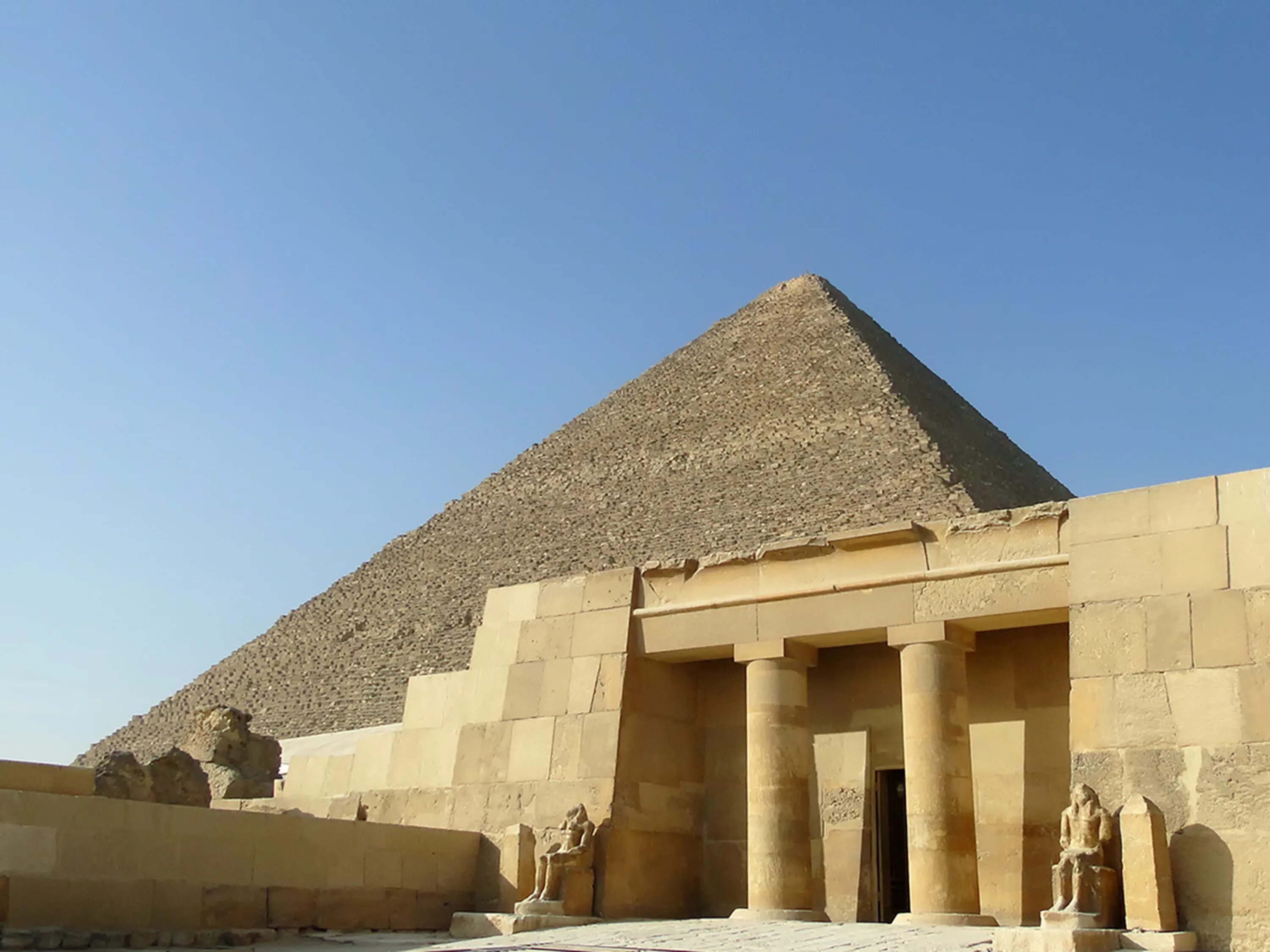 Древний египет строительство пирамиды фараона хеопса. Пирамида Хеопса. Архитектор пирамиды Хеопса. 7 Чудес света пирамида Хеопса. Пирамида Хеопса 2022.