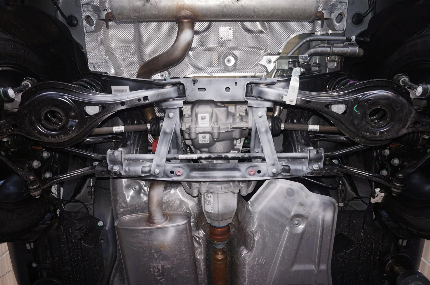 Редуктор Ford Kuga 2013. Подвеска Форд Куга 2 дизель полный привод. Форд Куга 1 снизу. Форд Куга 2 вид снизу.