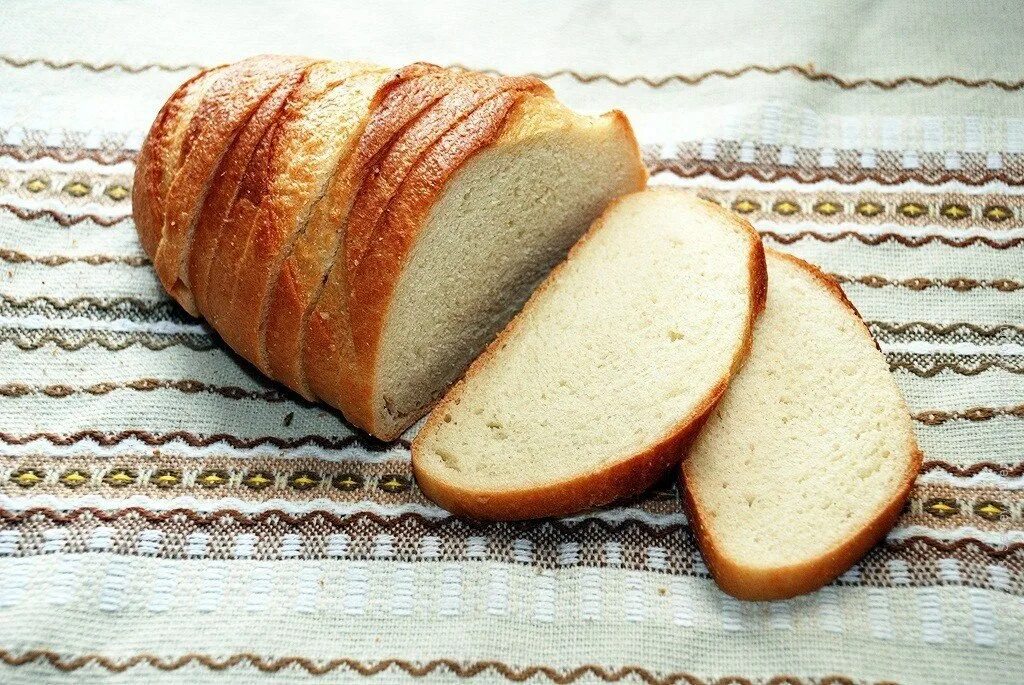 Черствый хлеб. Фаршированный батон в духовке. Хлеб буханка. Блюда из черствого хлеба. Хлеб.