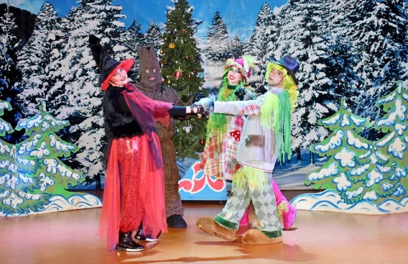 Новогоднее представление команды. Курган новогодние представления 2023. Новогодняя сказка. Курган новогодние представления 2023. Сказочная новогодняя елка снег.