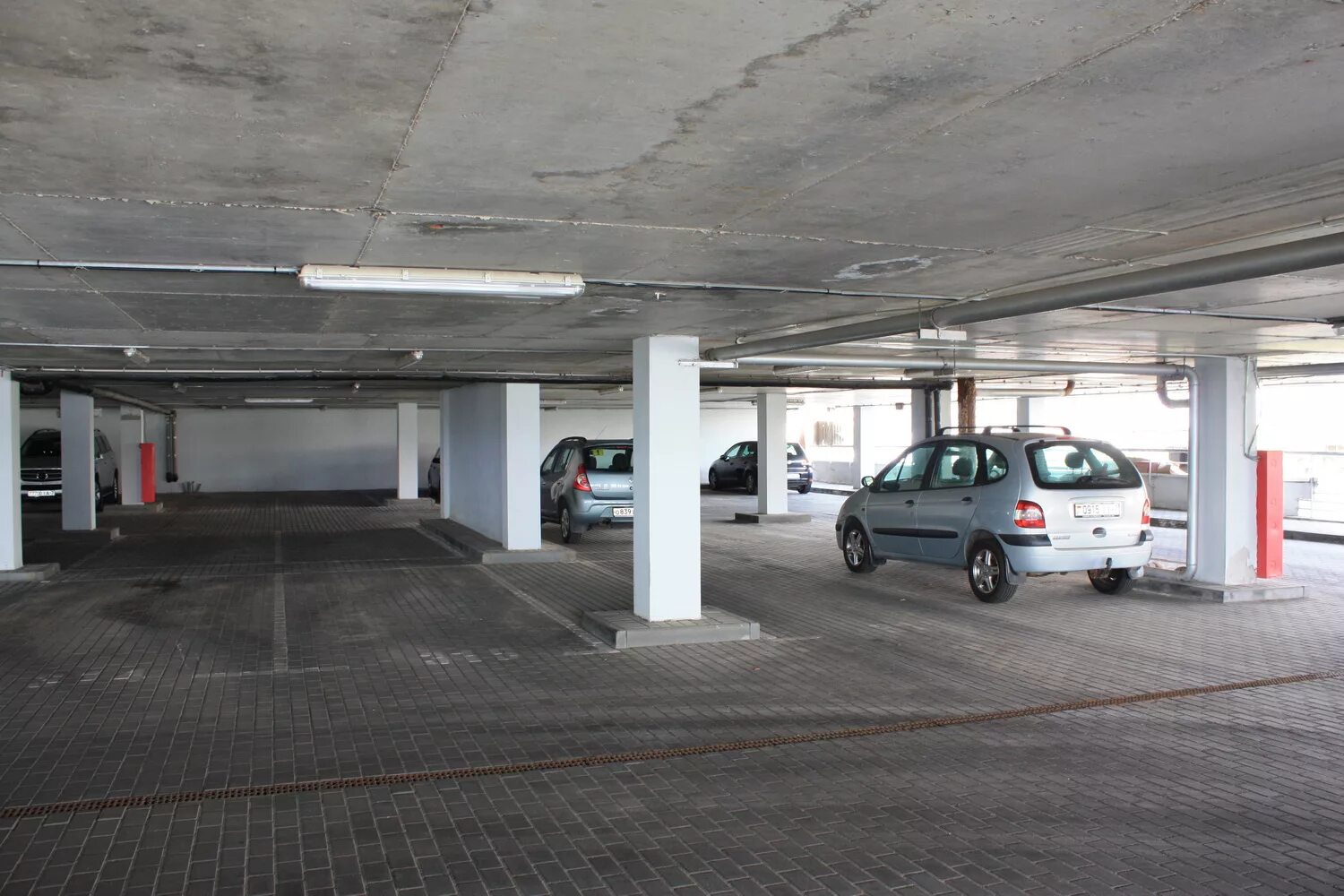 Подземная парковка. Многоуровневый паркинг. Подземный многоуровневый паркинг. Двухуровневый подземный паркинг.