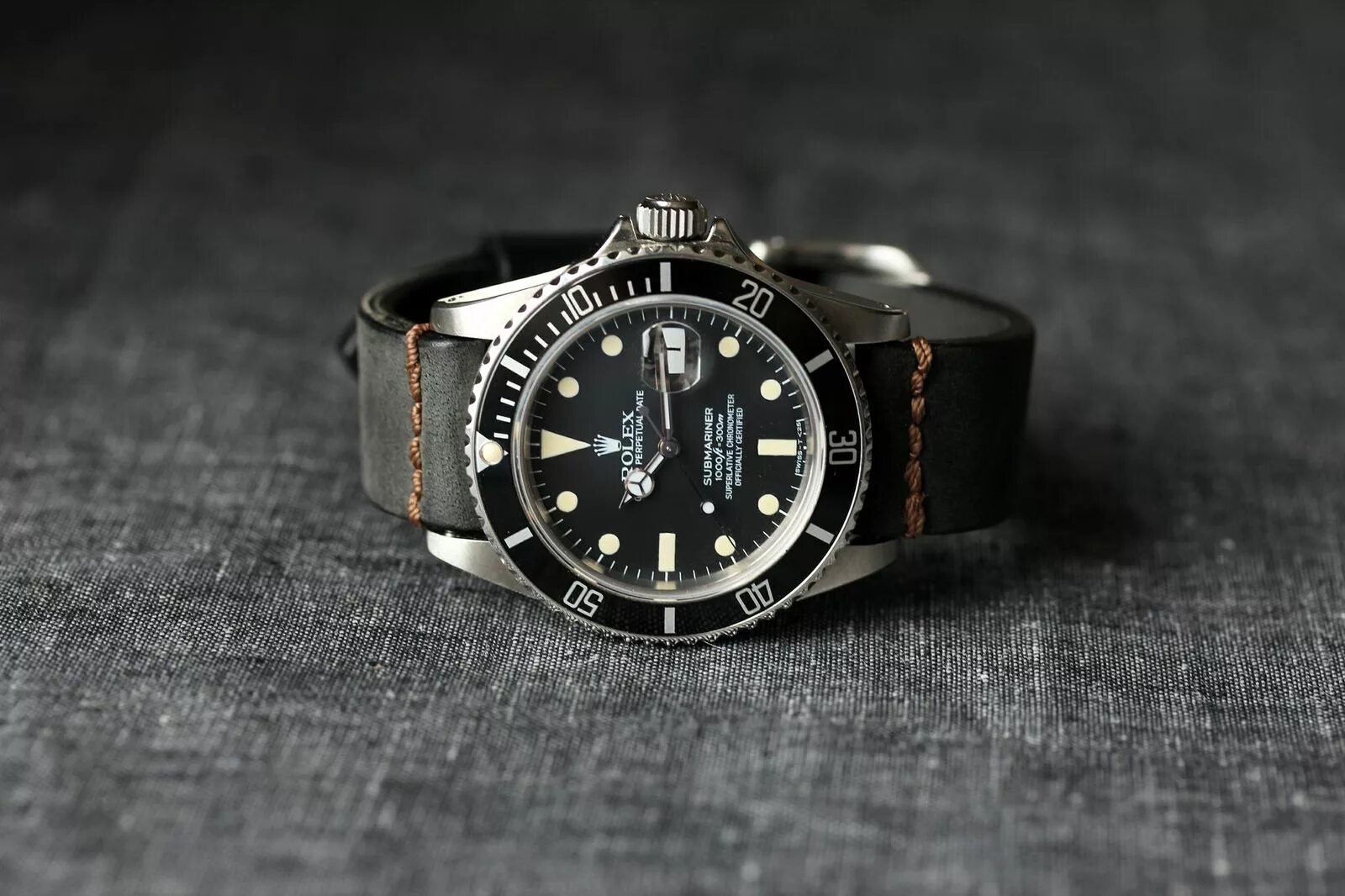 Get the strap. Rolex Submariner Leather Strap. Rolex Submariner на кожаном ремешке. Rolex Submariner ремешок. Rolex Submariner Vintage.