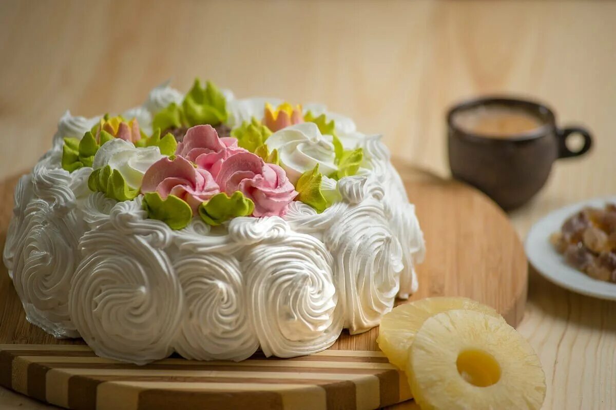 Крем безе для торта. Красивые торты. Красивое украшение торта. Украшение торта кремом. Украшение торта меренгой.
