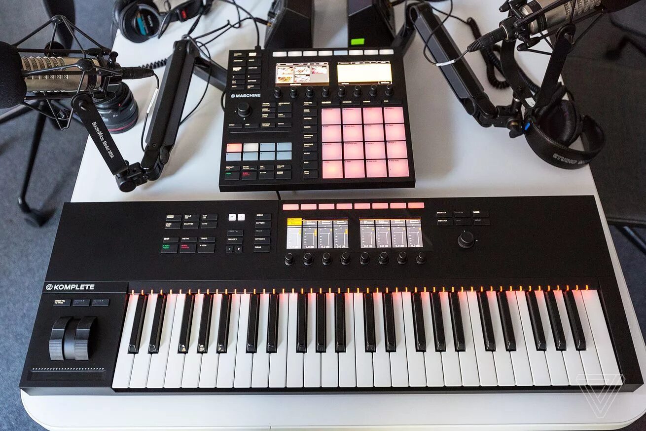Native instruments 3. Native instruments maschine mk3 plus. machine mk3. maschine mk3 пэды. cme uf8.