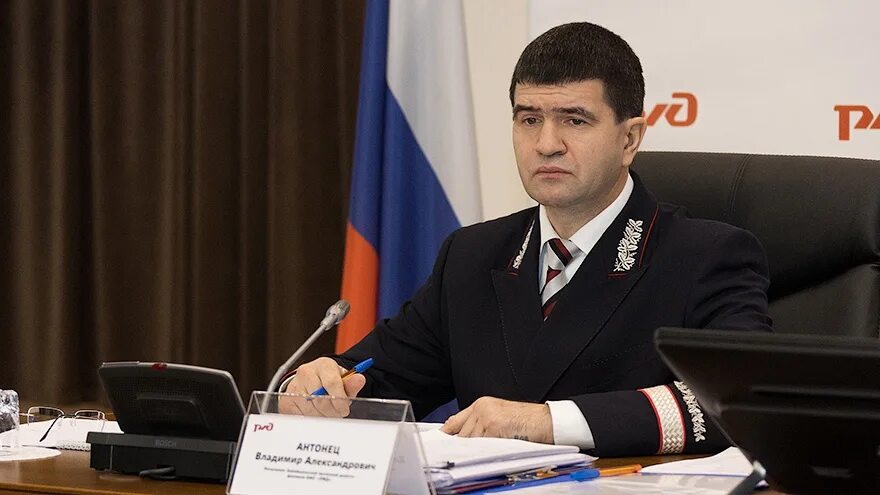 Начальник дороги ржд красноярской железной. Начальник пожарного поезда. Форма начальника станции. Начальник железнодорожной службы. Начальник железнодорожной службы.
