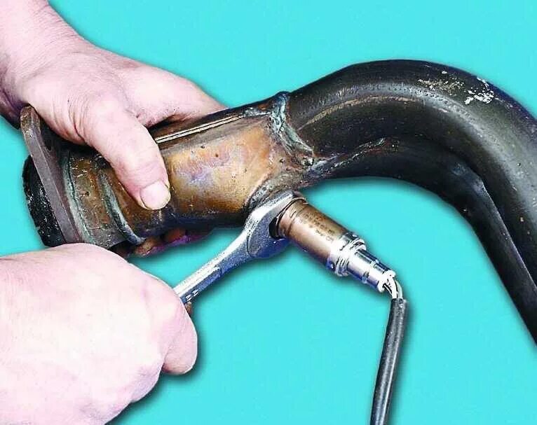 Removing the control oxygen concentration sensor (Chevrolet Lacetti 1 2002-2009: