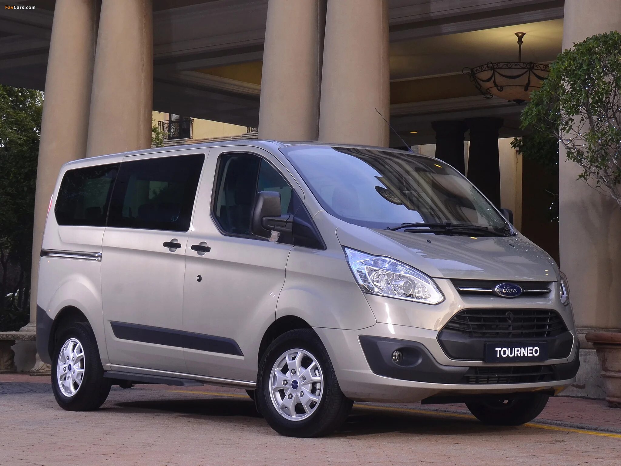 Купить форд турнео. Ford Tourneo 2014. Ford Tourneo Custom 2.2 МТ, 2014. Ford Tourneo Custom. Форд Tourneo Custom.