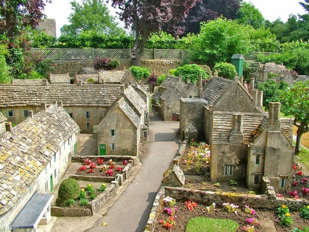 Village create. Bourton-on-the-Water деревня лилипутов. Буртон-он-Уотер. Bourton on the Water model Village. Бёртон он ВОТЕР деревня модель.