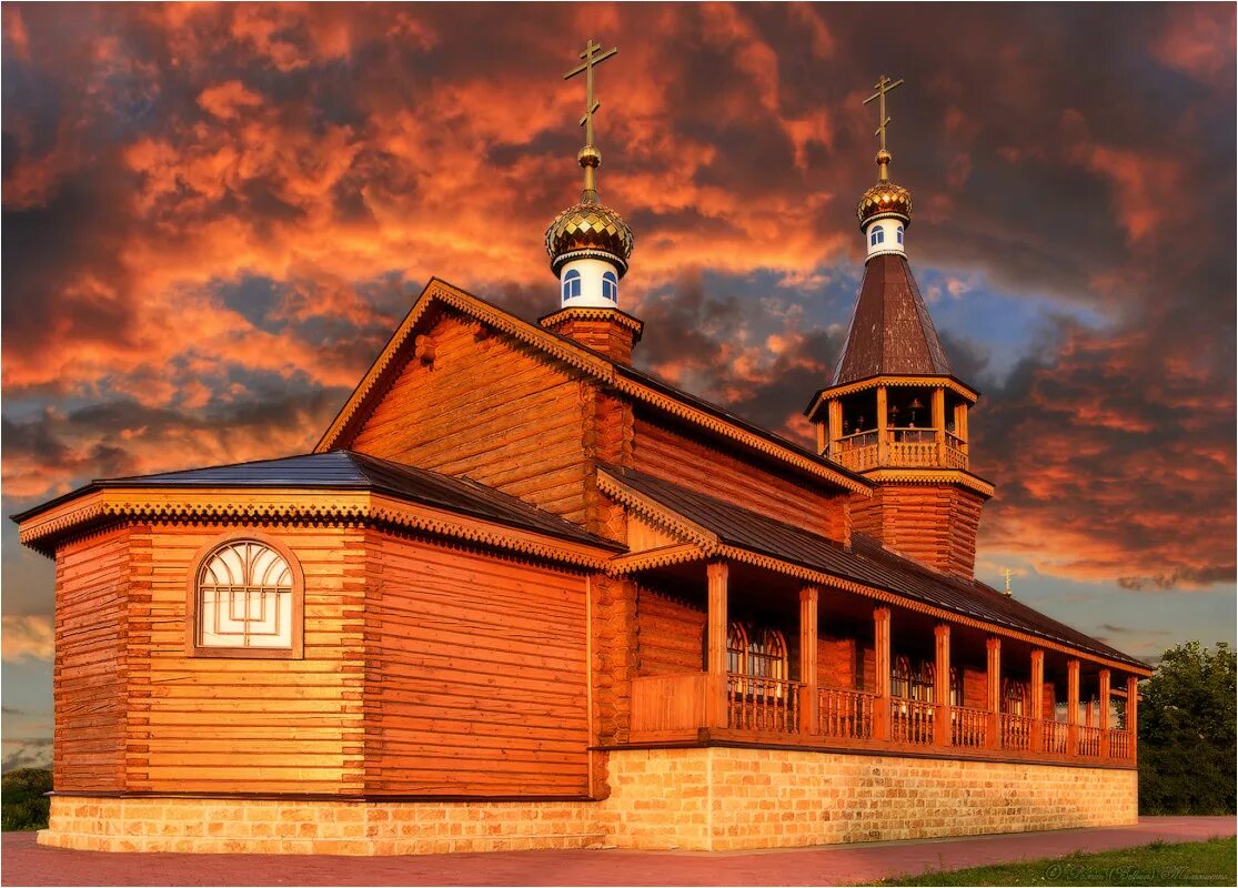 Wooden church. Деревянное зодчество Карелии храм святителя Иннокентия. Кременье Церковь Рождества. Церковь Рождества Пресвятой Богородицы деревянная. Деревянная Церковь Оредеж.