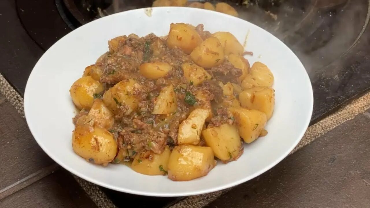 Вкусный рецепт картошки с тушенкой
