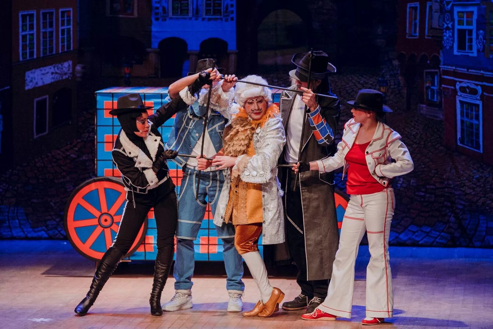 мюзик холл бременские музыканты артисты. бременские музыканты спектакль мюзикл. фотки актеров бременских музыкантов. бременские музыканты театр театр пермь. спектакль бременские музыканты челябинск.