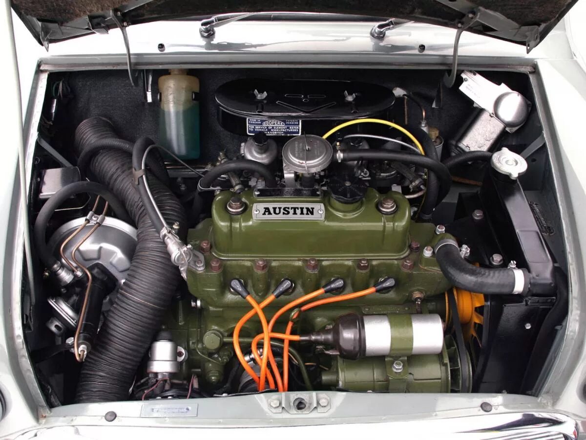 Какой двигатель в мини. Mini Cooper 1964. Mini Cooper s 1964. Austin Mini Cooper 1964. Austin Mini Cooper s.