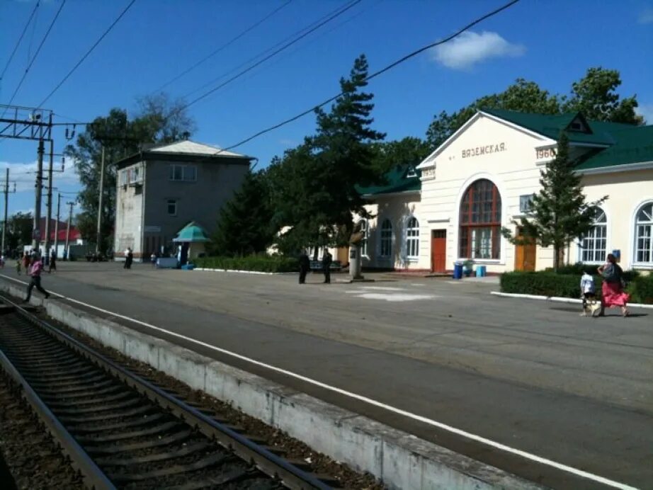 Дома в вяземском хабаровского. Станция Вяземская Хабаровский край. Вязьма ЖД станция. Вяземский ЖД вокзал. Хабаровский край Вяземская вокзал.