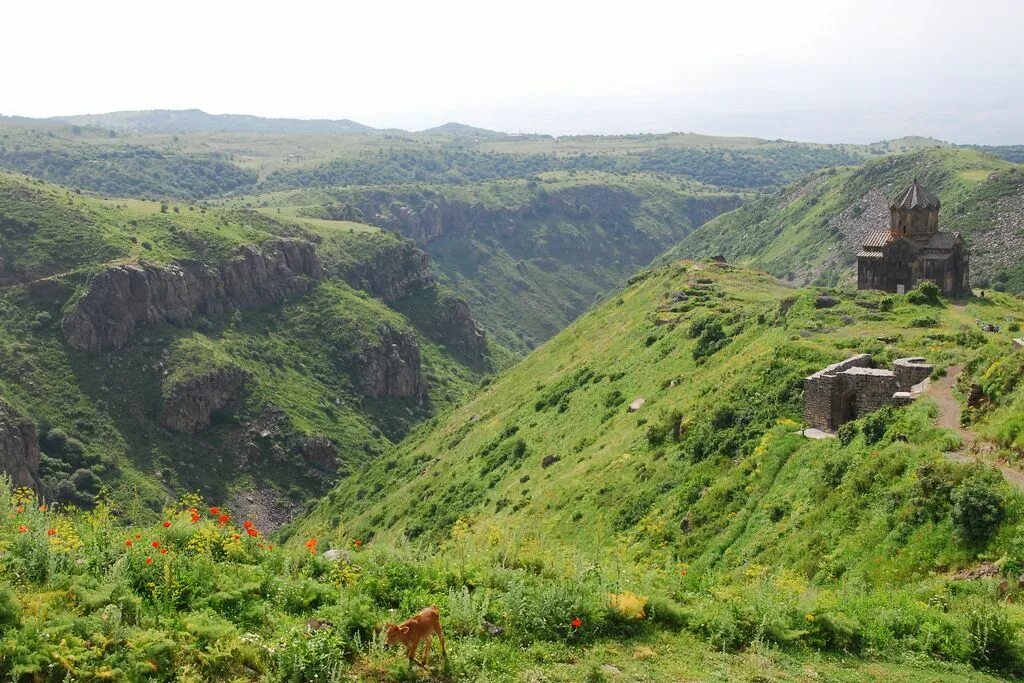 S armenia. Амберд Армения. Ереван крепость Смбатаберд. Армении горы Аштарак. Армения природа Аштарак.