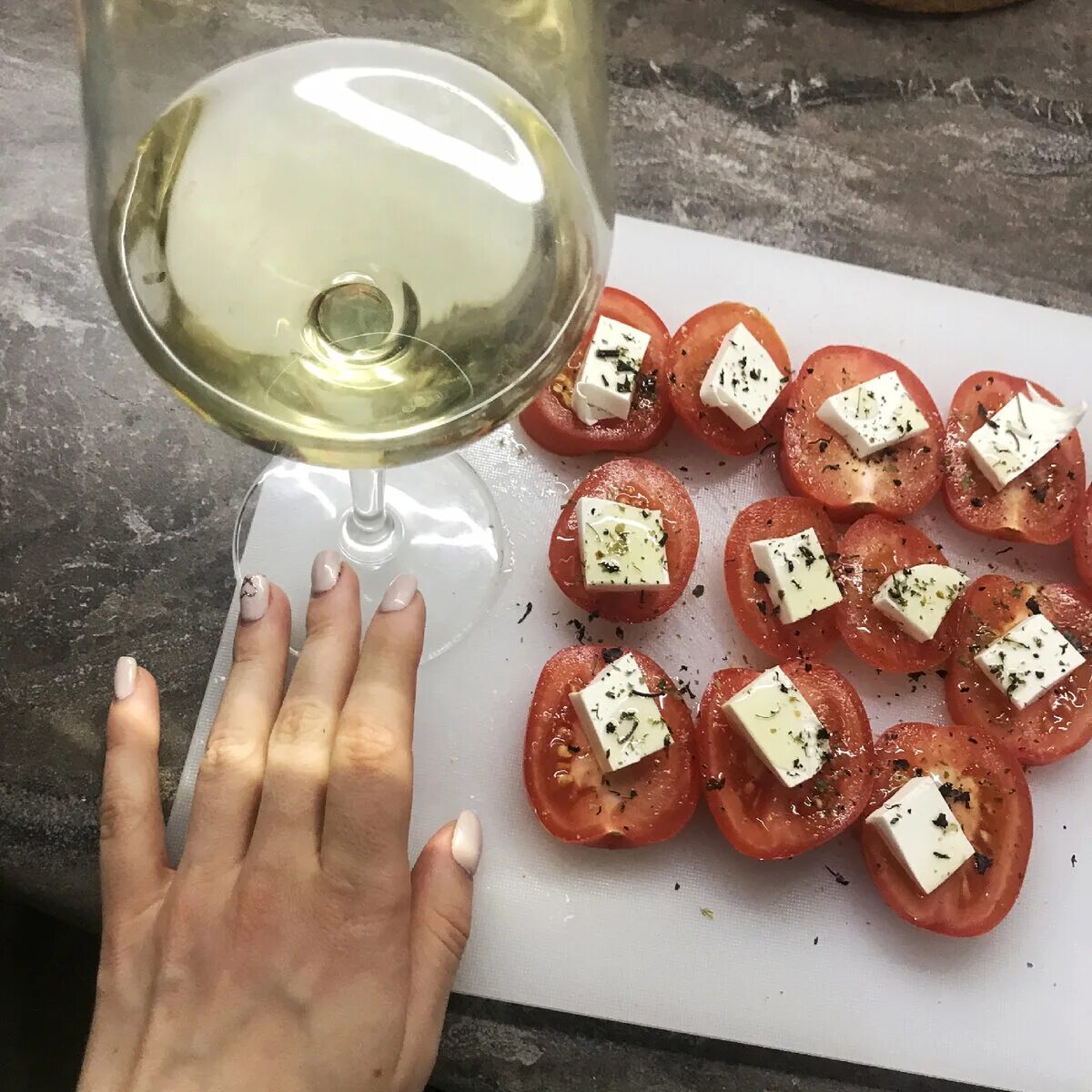 Итальянские закуски к вину. Канапе к вину красному. Закуски к вину красному. Закуски к красному вину на скорую руку. Закуски к красному вину на скорую руку.