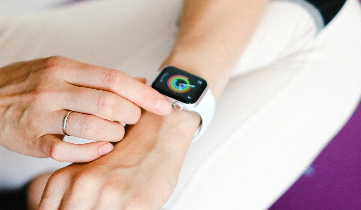 Hi watch сайт. Hi watch. ппереносной сафиты. apple watch se 2025 vs series 9.