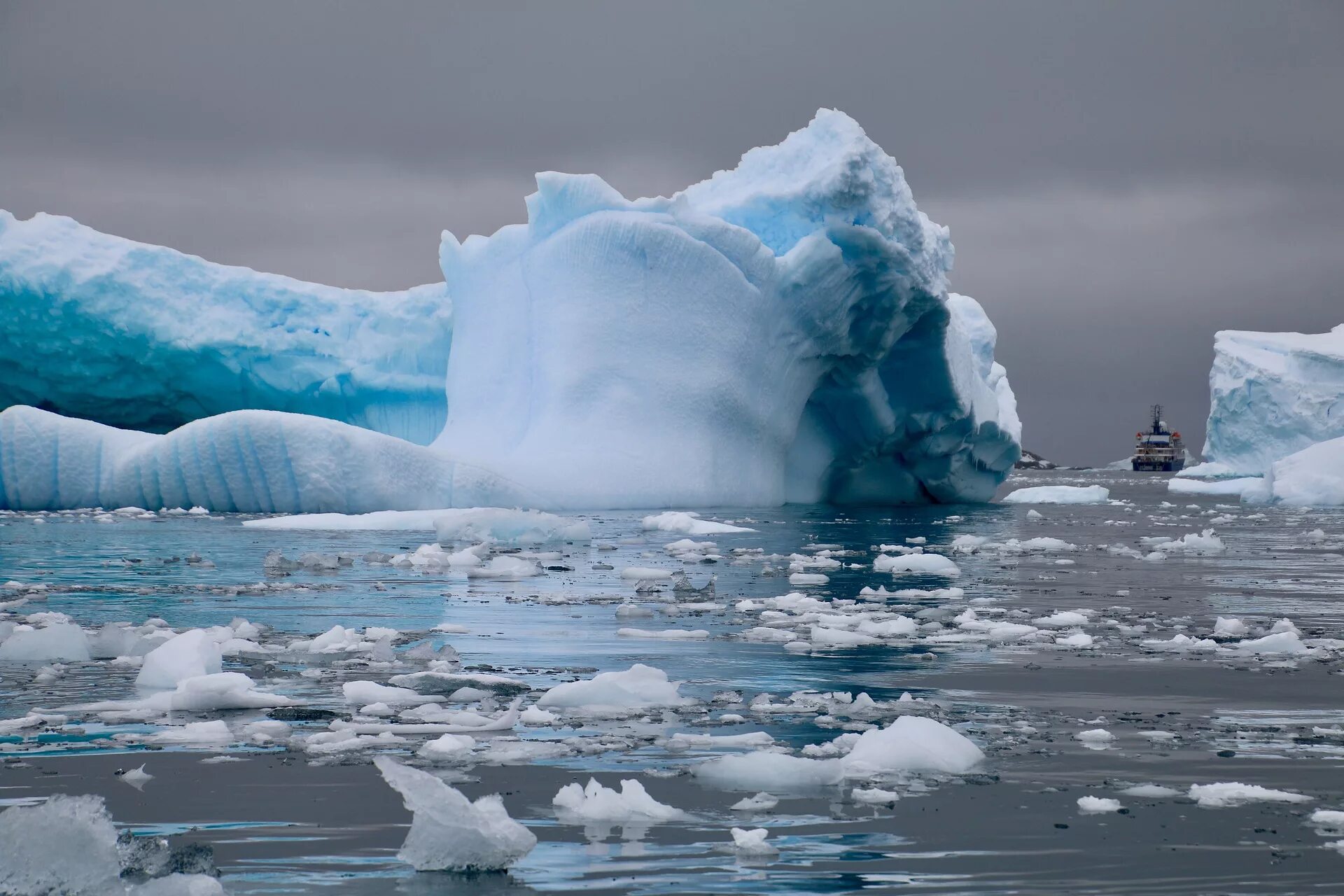 Ice feature