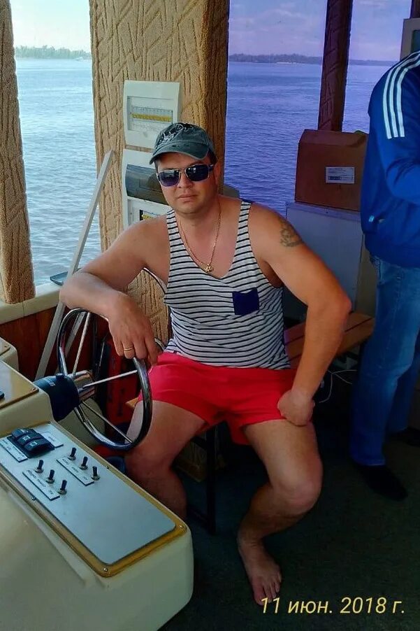 06. столкновение двух лодок. елань 12 катамаран. неграш трагедия что случилось. трагедия в волгограде катамаран.