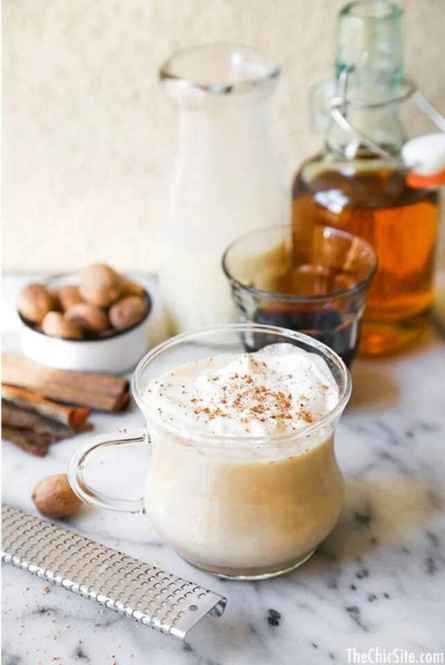 Эгног напиток. Коктейль гоголь моголь. Гоголь-моголь. Десерт гоголь моголь. Эгг ног напиток.