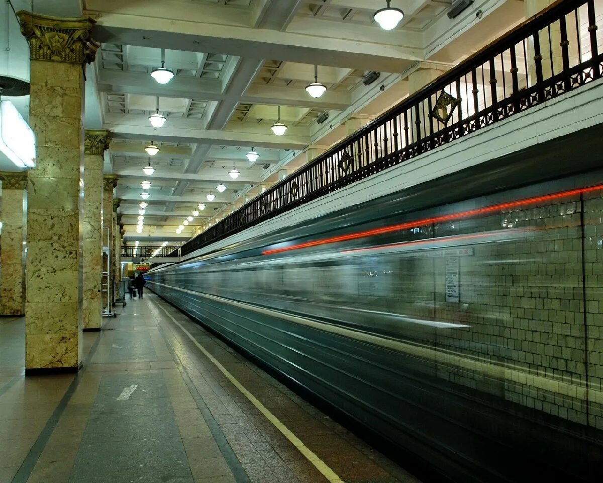 Сокольническая линия московского метрополитена. Метро Комсомольская Сокольническая линия. Станция Комсомольская Сокольнической линии. Станция метро Комсомольская Москва Сокольническая линия. Станция метро Комсомольская красная ветка.