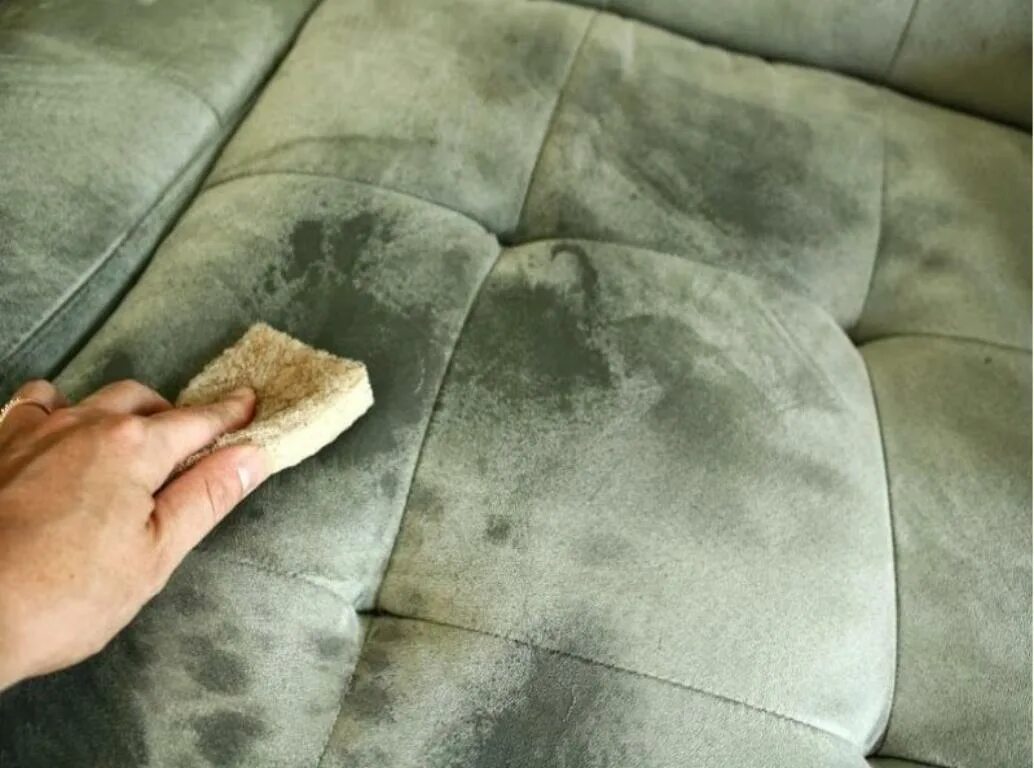Неприятный мягкий. Диван из замши. Пыльный диван. Пятна на мягкой мебели. Химчистка дивана из искусственной замши.