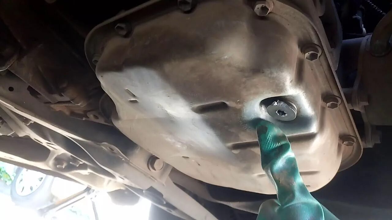 Масло акпп toyota corona. Заливная пробка вариатора тойота рактис. Масло в коробку рактис 1. Тойота рактис 2008 1. Тойота рактис замена масел.