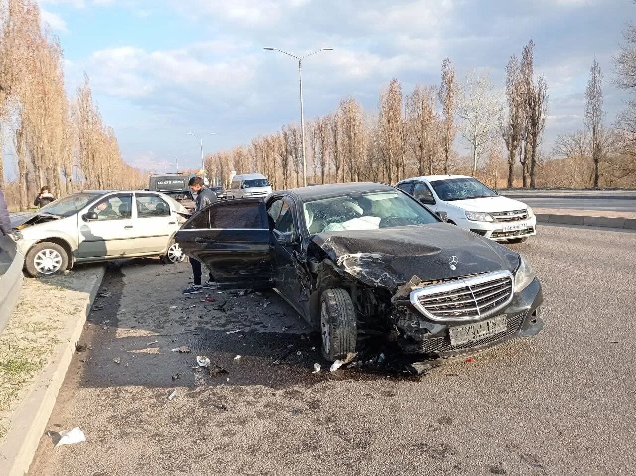 Что творится на границе с белгородом. Авария в Белгороде сейчас. Аварии Белгород авто Белгород. Белгород авария Мерседес сегодня. ДТП на студенческой в Белгороде сегодня.